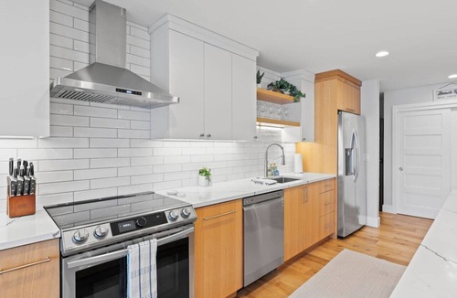 Olalla House | Olalla Bay Waterfront Stay w/Beach, Kayaks & Hot Tub