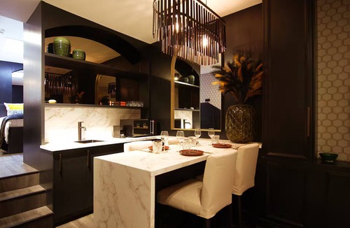 Canal Ring Hotel | Old bar studio for 6 persons