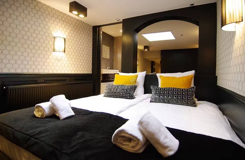 Canal Ring Hotel | Old bar studio for 6 persons