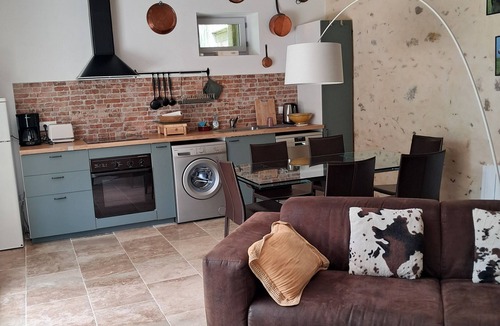 Colombiers Cottage | Old barn converted into a loft