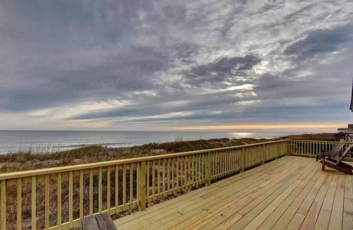 Duck Cottage | Old Bay Hideaway Oceanfront Cottage Duck