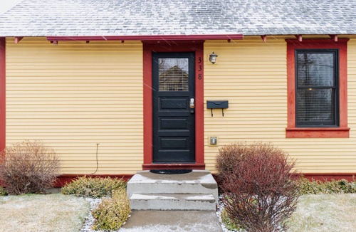 Bend Cottage | Old Bend 1 Bdrm Duplex. 4 Blocks from Dwntwn, Walk to Box Factory, Old Mill. Brews & Wine.