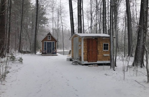Pine City House | Old Blue Tiny House/bath house with breakfast/spa