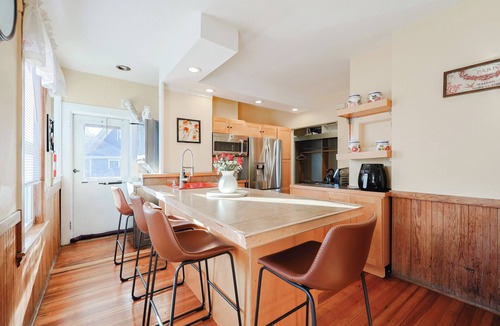 Brookline Apartment | Old Brookline Charm 5 minLongwood In-Unit Laundry