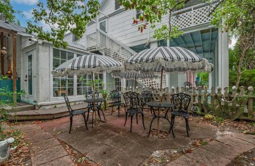 Carrabelle House | Old Carrabelle Hotel Hemingway Suite