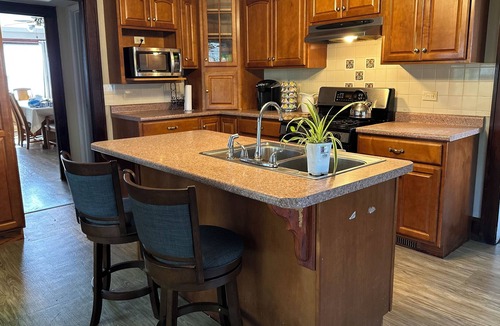 West Chicago House | Old Charm Whitehouse in West Chicago