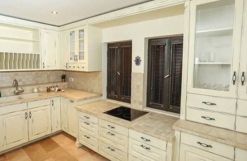Old City House | Old City, Jerusalem- Homey and spacious environment.