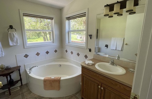 Kootenay Boundary House | Old Cowboy Ranch Guesthouse - CALL FOR AVAILABILITY