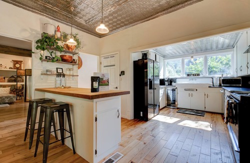 Newberg House | Old Farm: A Modern 5-bedroom Farmhouse on Vineyard