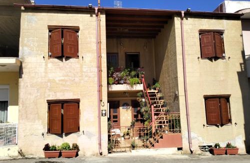 Paradisi Apartment | Old House