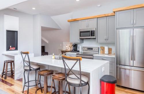 Swannanoa House | Old Lytle Cove Rd - Upper Unit