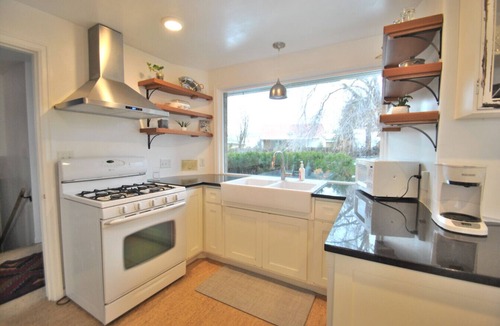 Logan House | Old Main Terrace: Peaceful Retreat Minutes from Utah State University & Downtown Logan