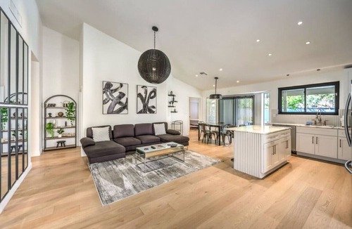 Green Valley North Apartment | Old Mill | Chic Modern Bungalow in Green Valley!