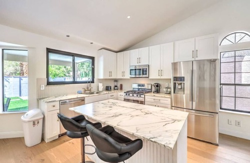 Green Valley North Apartment | Old Mill | Chic Modern Bungalow in Green Valley!