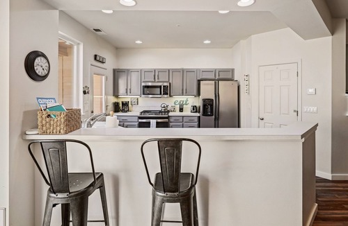 Southern Crossing House | Old Mill Magic - Hot Tub, A/C, Modern & Updated, Nestled Between Old Mill & Downtown