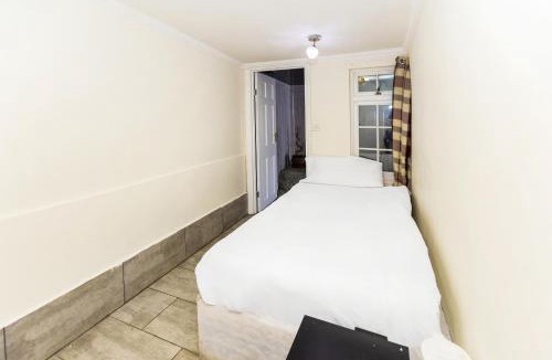 Southall Green Hotel | Old Oak Tree Inn