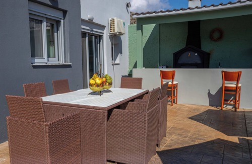 Voia Cottage | Old Olive Tree Cottage