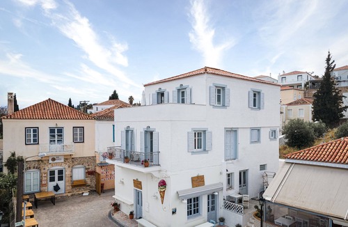 Agii Anargiri Apartment | Old Port Spetses Mansion