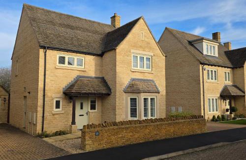 Lechlade House | Old Railway Close