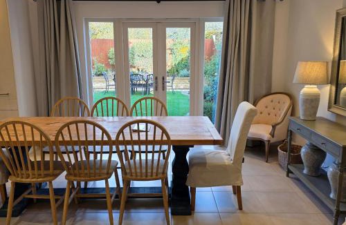 Lechlade House | Old Railway Close