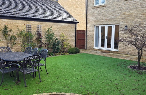 Lechlade Cottage | OLD RAILWAY CLOSE, with a garden in Lechlade-On-Thames