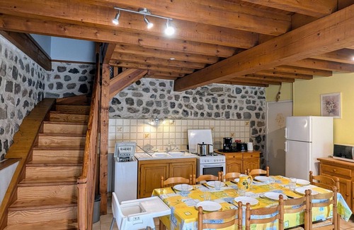 Arlempdes Cottage | Old rectory with 3 bedrooms at the foot of a medieval fortress