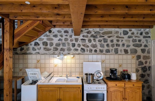 Arlempdes Cottage | Old rectory with 3 bedrooms at the foot of a medieval fortress