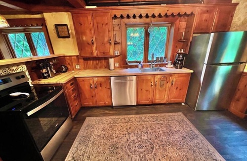 Mansfield House | Old School 7 - Charming 2-bedroom historic home in welcoming Mansfield