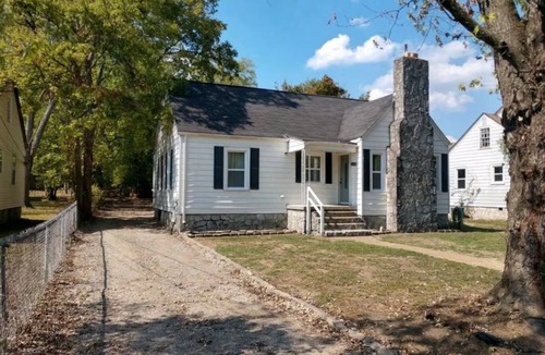 Missionary Ridge House | Old School Chattanooga Charm, Pet Friendly and 4 mins from Downtown!
