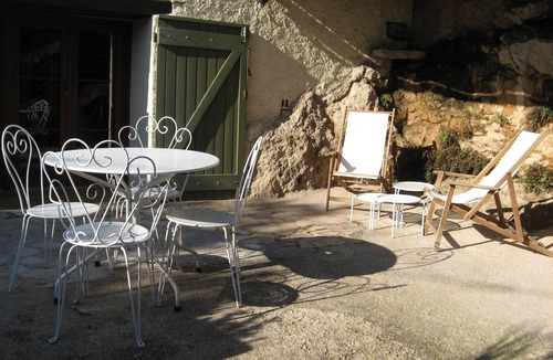 Cotignac Cottage | Old sheepfold with view of the village and its cliffs