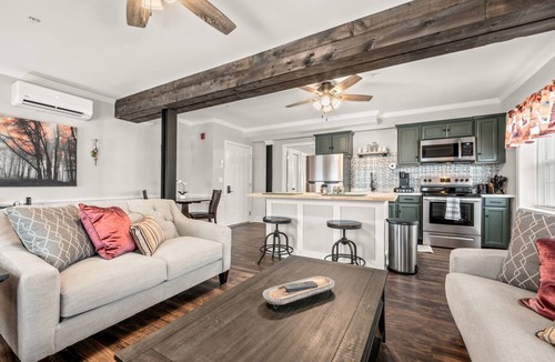 Wallingford Center Apartment | Old Silver factory converted to a new 1Br with all the charm