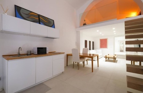 Old Town Apartment | Old Stone House. Spacious Loft in the heart of the old town a stone's throw from the sea