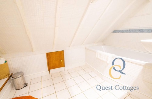 Peasmarsh Apartment | Old Thatch Cottage - Private Heated Pool - Nr Rye