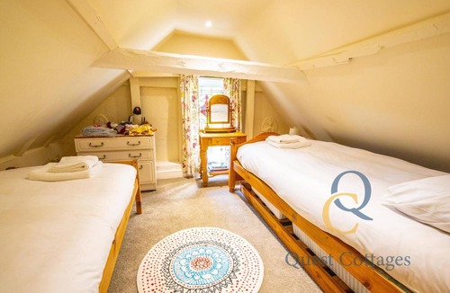 Peasmarsh Apartment | Old Thatch Cottage - Private Heated Pool - Nr Rye