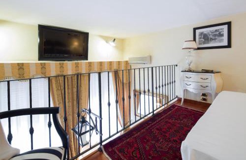 San Giovanni House | Old Tower Ponte Vecchio Suite