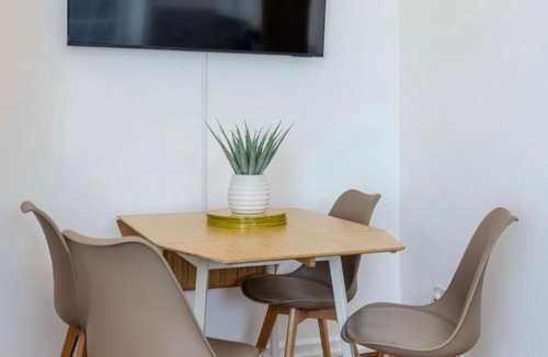 Old Town Apartment | Old Town Edinburgh Apt, walk to Castle, Royal Mile & Museums