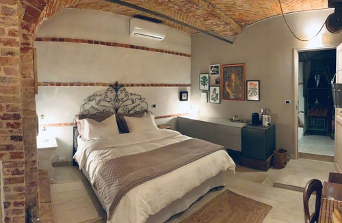 Gassino Torinese Cabin | Old Well Suite in Antique Farm with Outdoor Spa in the Countryside