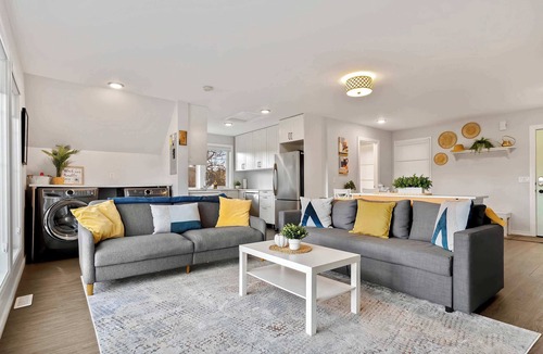 Okotoks Apartment | Olde Towne Loft + Walk to Shops + Wi-Fi + Studio