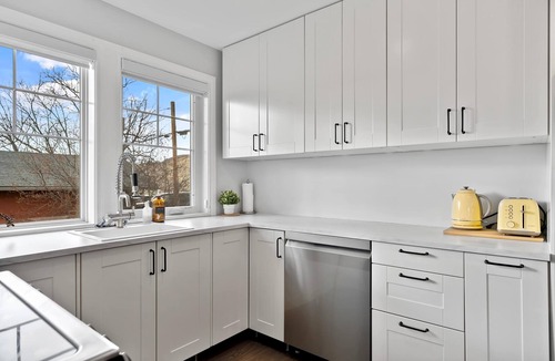 Okotoks Apartment | Olde Towne Loft + Walk to Shops + Wi-Fi + Studio