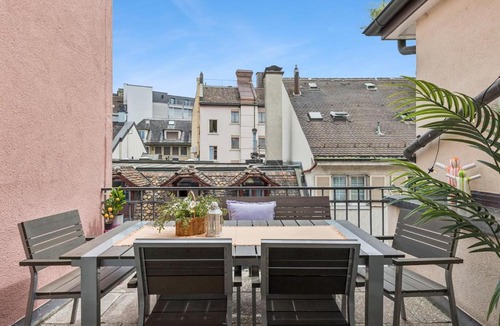Niederdorf Apartment | OldTownRiversideACBalconyFreeParkingWaterView