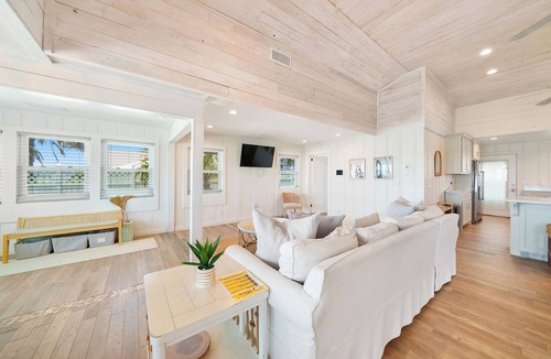 Bahama Beach House | Oleander Elegance | Renovated Gulf-Front Escape
