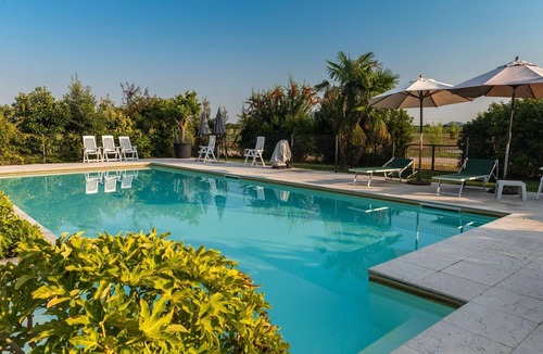 Longare Apartment | Oleandri apartment with one bedroom and one bathroom on the ground floor with wheelchair access (apartment 2)