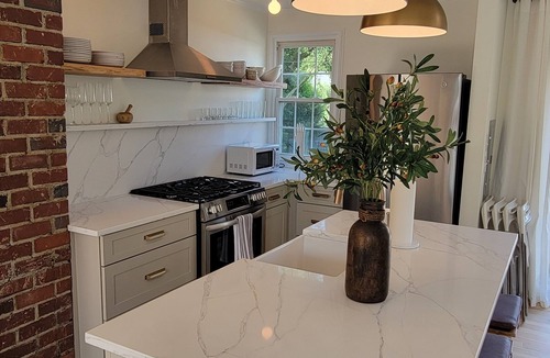 North Charleston House | Olive Branch Cottage, 30+ Nights in Park Circle, Restaurants, Breweries & Bars