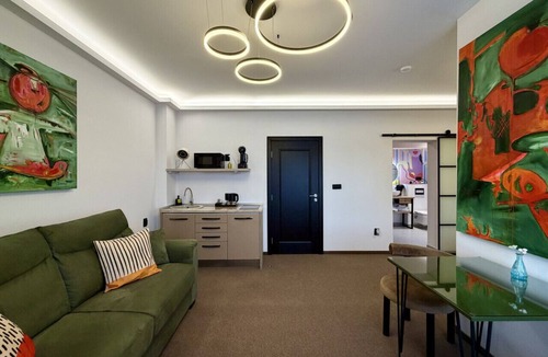 Satu Mare Apartment | Olive Deluxe King Studio by Eclectic 6
