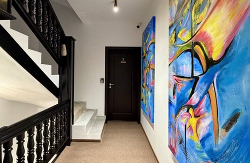Satu Mare Apartment | Olive Deluxe King Studio by Eclectic 6