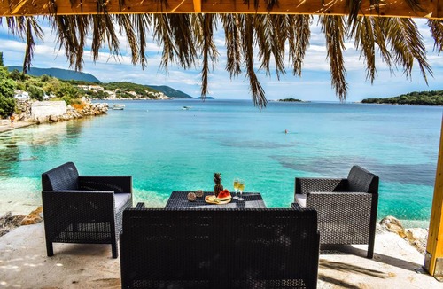 Molunat Apartment | Olive Garden Beachside Hideaway