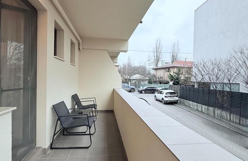 Baneasa Apartment | Olive Green I Apartment at Groundfloor with Balcony