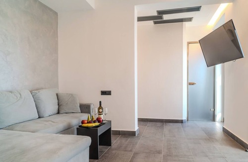 Plomari Hotel | Olive Green Studios and Apartments