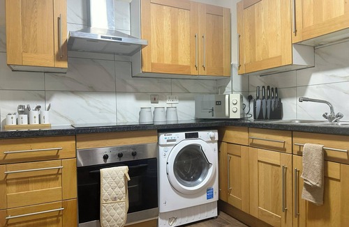 Wembley Central Apartment | Olive Immaculate Wembley Apartments, by Edens