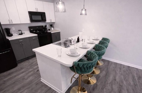 Downtown Des Moines Apartment | Olive Oasis